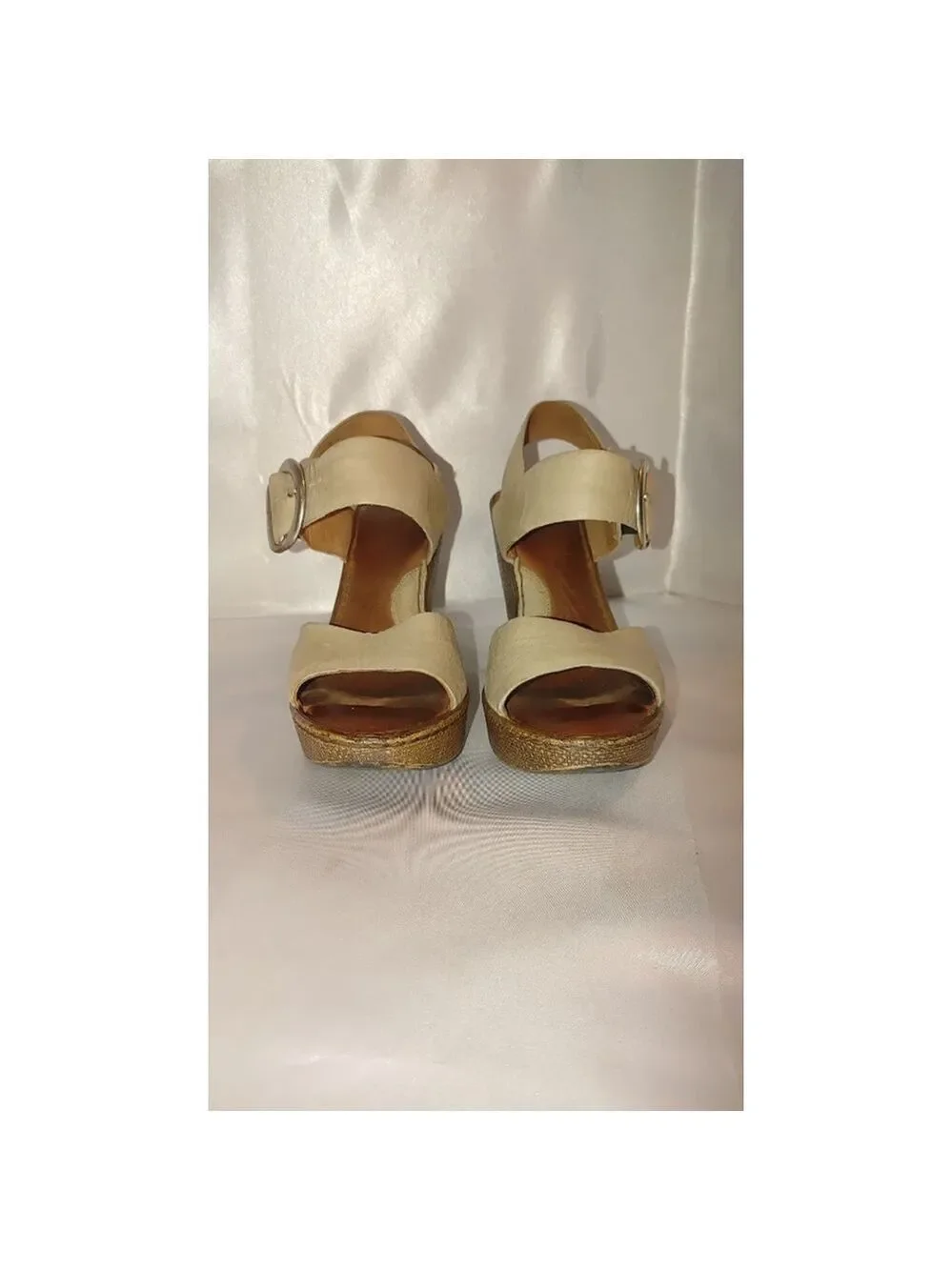 Born Leather Wedge Sandal Size 7